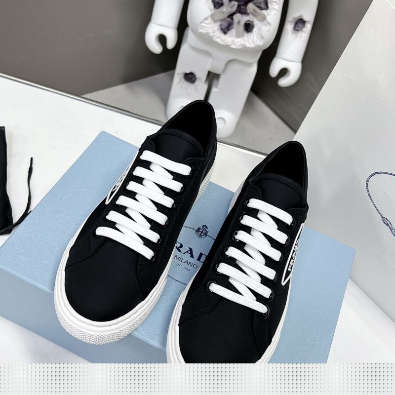 Pra*a casual shoes